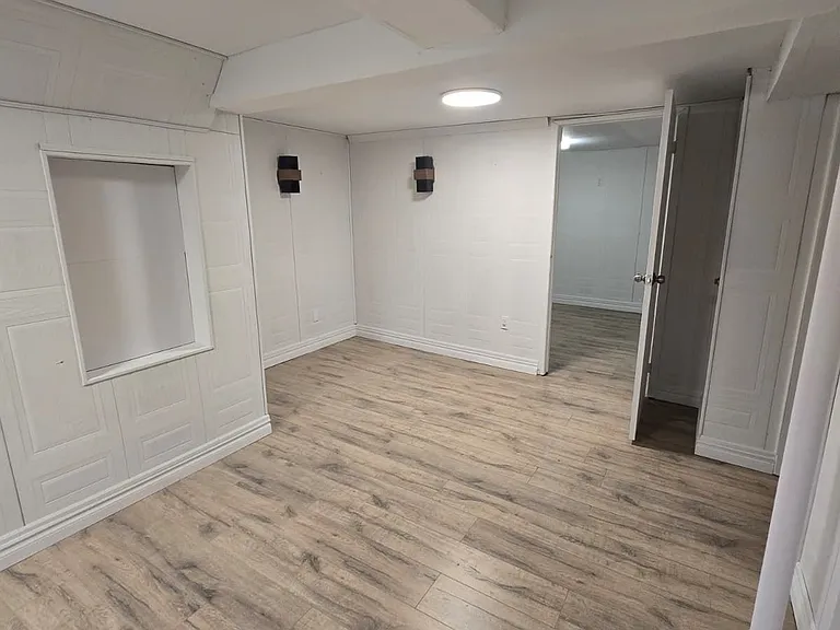 40 Lillooet Cres #BASEMENT — Photo 4