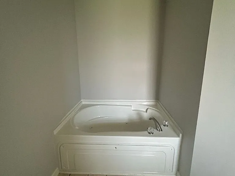114 Amsterdam Pl — Photo 20