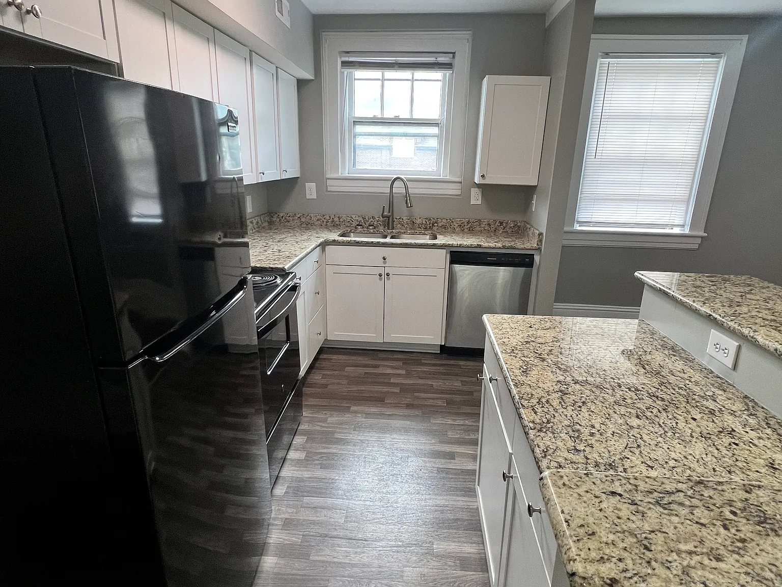 1 bed, 700 sqft, $1,050 — Photo 1