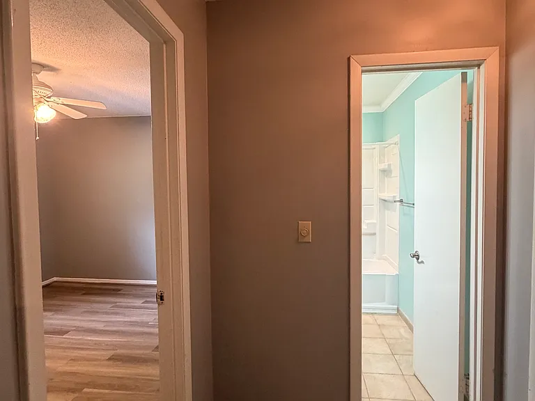 1103 Broadford Dr — Photo 29