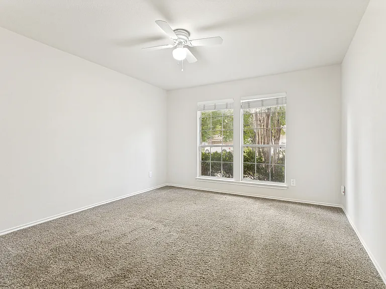 556 Winbridge Ln — Photo 18