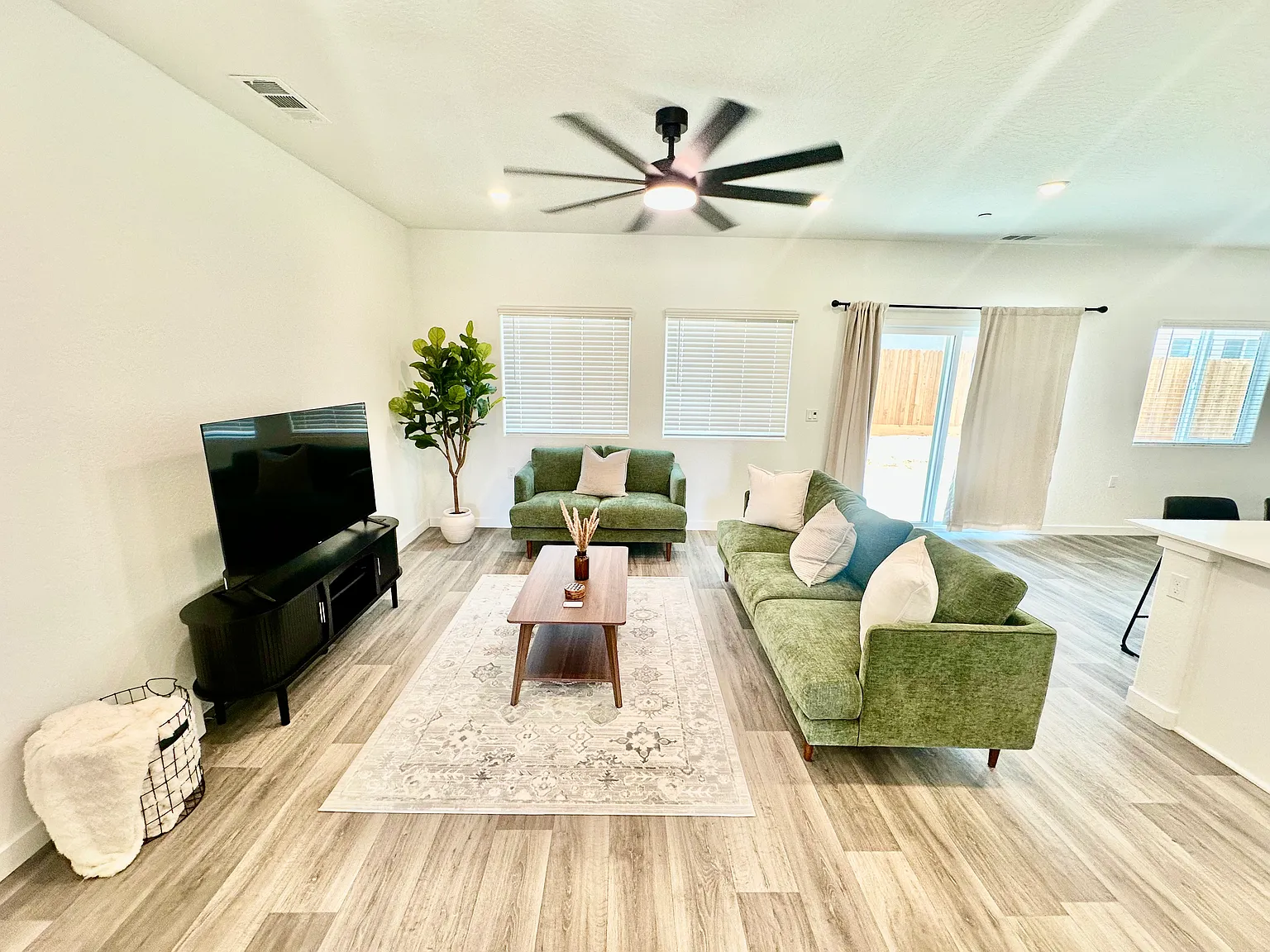 4 bed, 1847 sqft, $2,750 — Photo 4