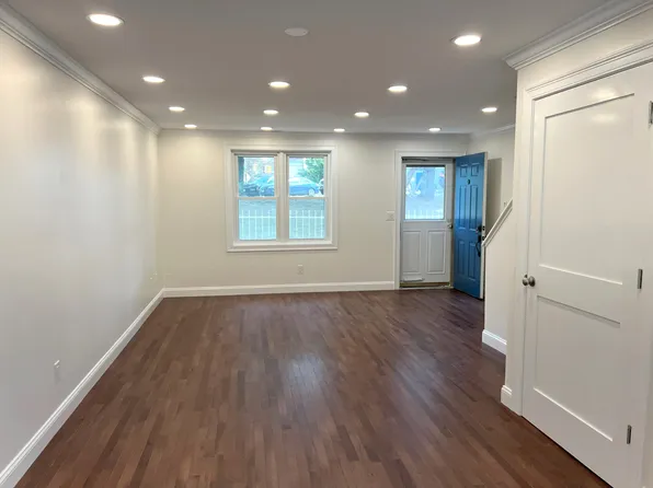 3399 Post Rd APT 21, Warwick, RI 02886