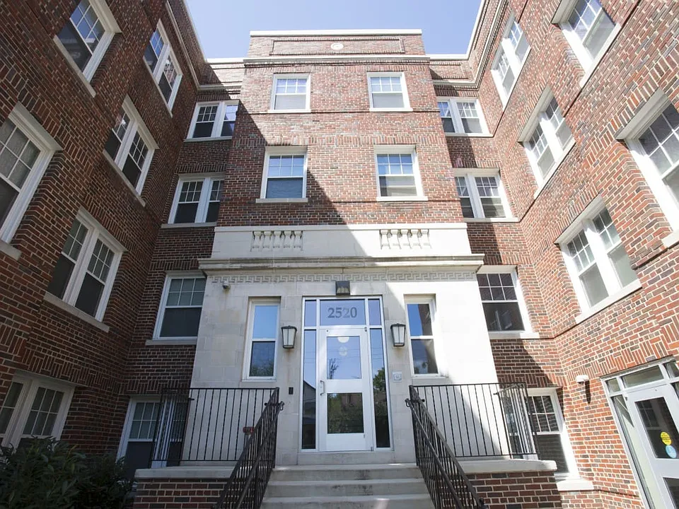 Dahlgreen Court Apartments