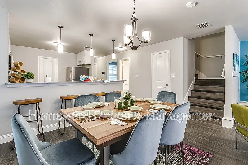 4 bed, 2.5 bath, 1751 sqft, $1,975 — Photo 4