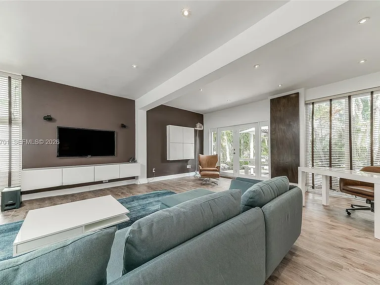 111 S Hibiscus Dr — Photo 13