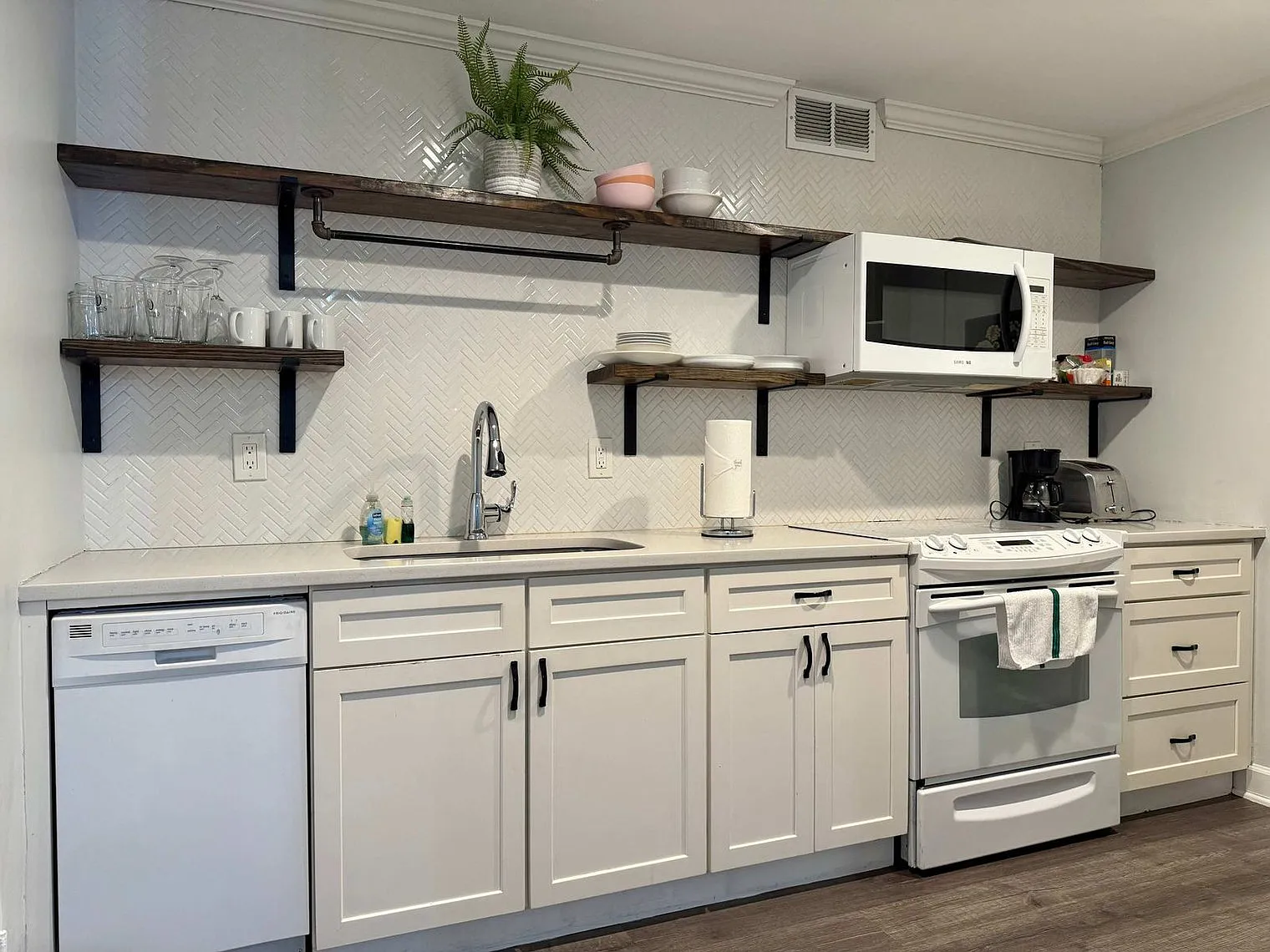 2 bed, 1.0 bath, 925 sqft, $2,514 — Photo 3
