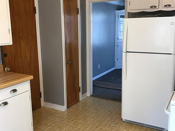 3rd image of 2056 Belle Ave