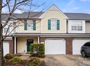 921 Pelican Bay Dr, Pineville, NC 28134