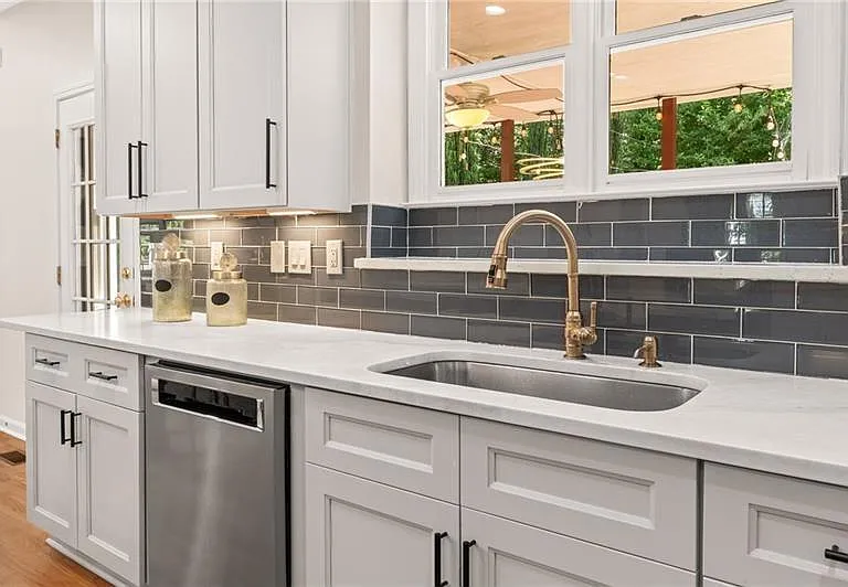 1235 Longpointe Pass — Photo 35