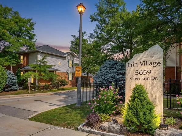 5659 Glen Erin Dr #40, Mississauga, ON L5M 5P2