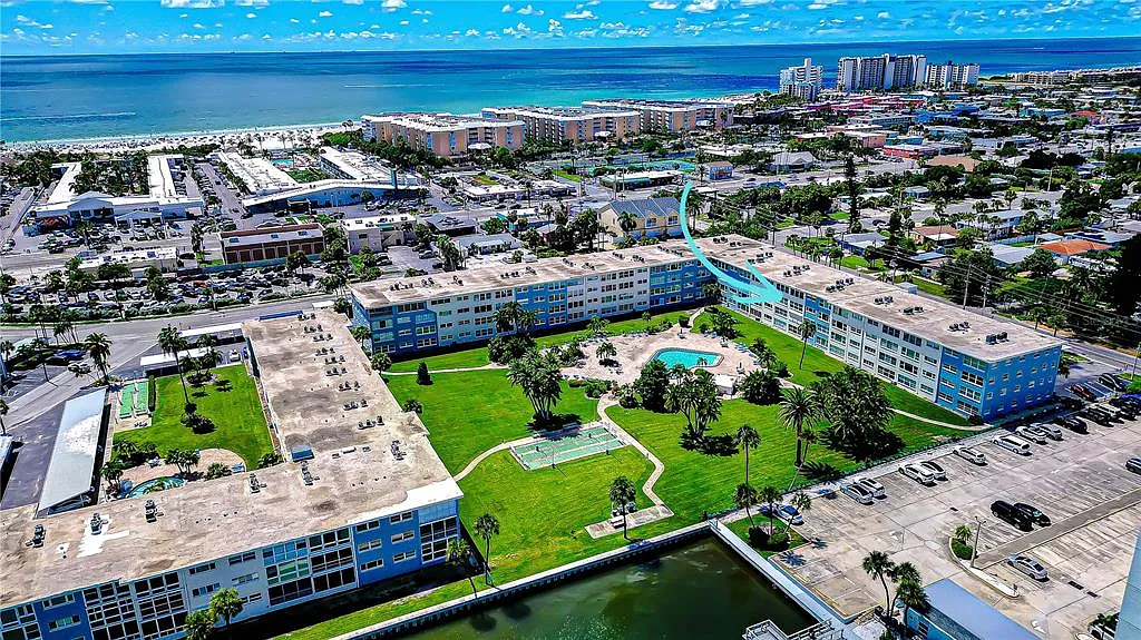 1 bed, 1.0 bath, 910 sqft, $2,100 — Photo 1