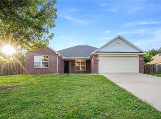 11483 Giles Rd, Farmington, AR 72730