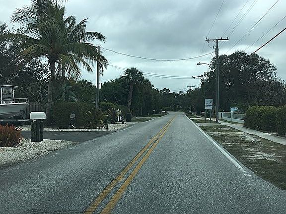 3rd image of 1010 SE Saint Lucie Blvd