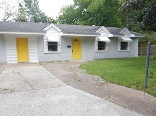 5611 Elm Tree Dr, Houston, TX 77048