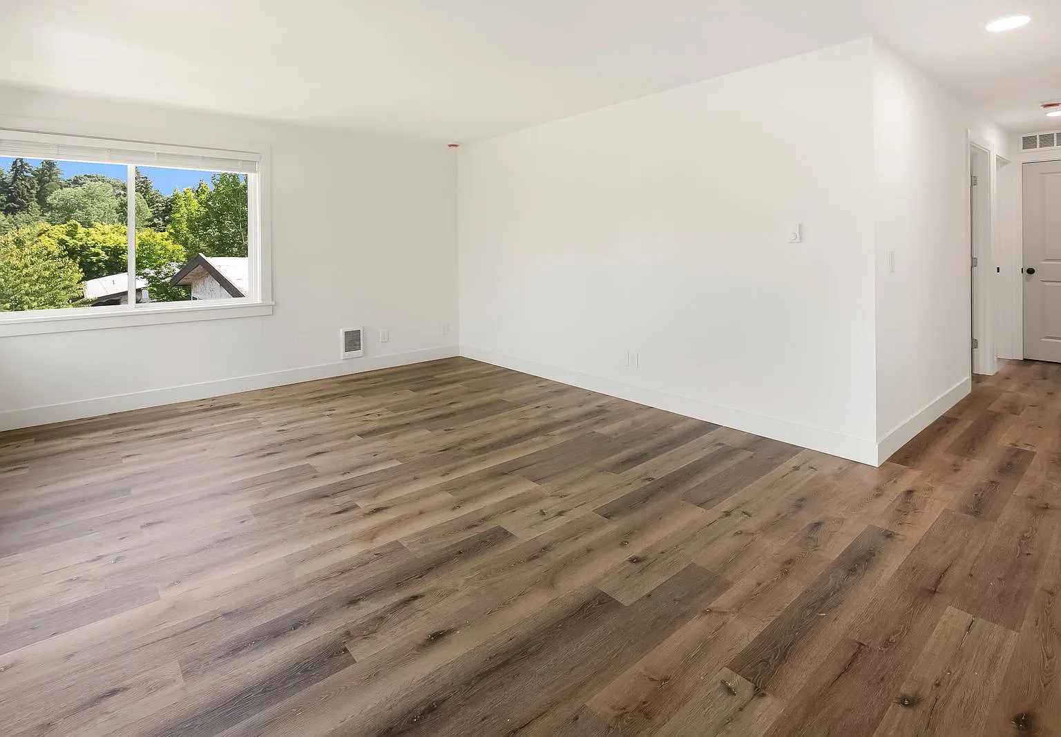 2 bed, 900 sqft, $2,790 — Photo 2
