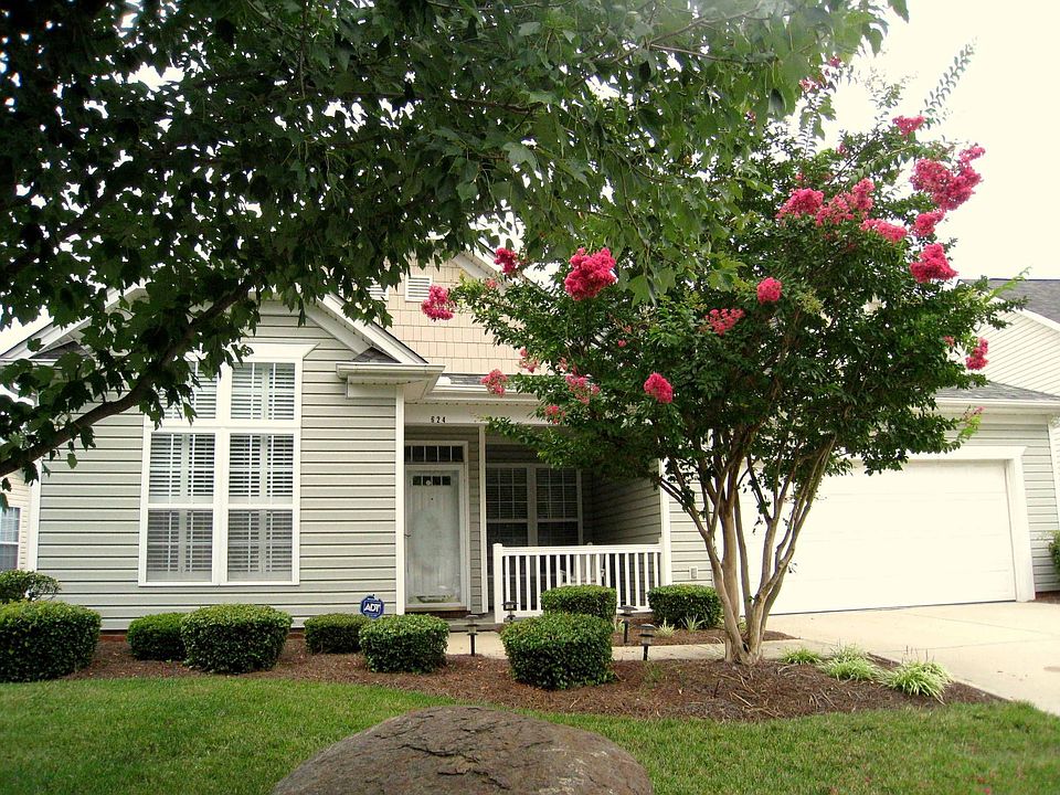 Adorable cottage in 55+ community
