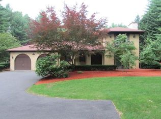 5 Hawthorne Dr, Southampton, MA 01073