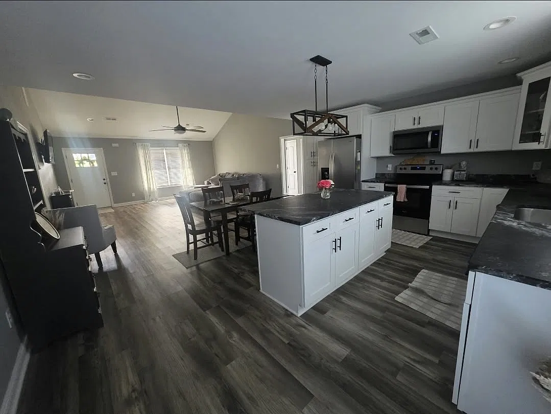 3 bed, 1737 sqft, $2,100 — Photo 2