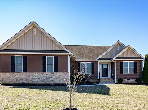 5907 Stingray Point Blvd, New Kent, VA 23124