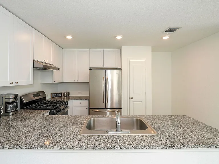 5926 Seaside Mnr — Photo 11