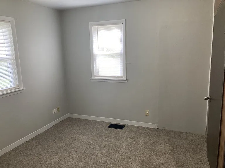 2124 S Madison Ave — Photo 6