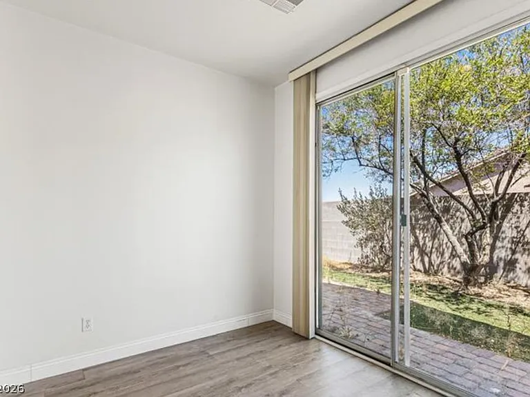 2520 Bottle Palm Ct — Photo 17