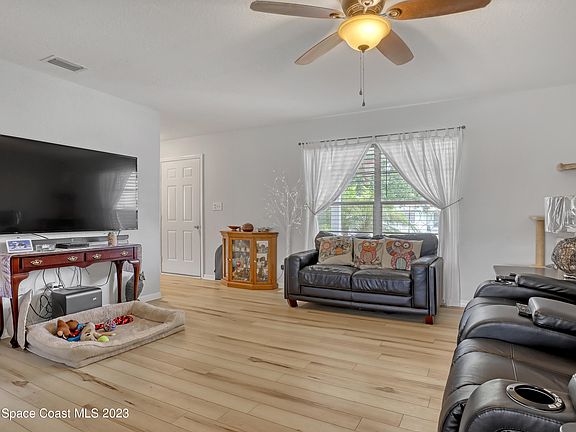 5th image of 3825 Spring Creek Ln