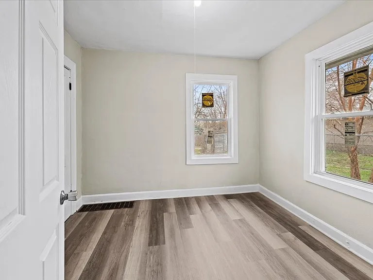 429-431 S Oakland Ave — Photo 10