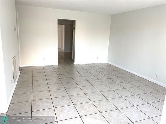 4th image of 270 SE 8th Ter