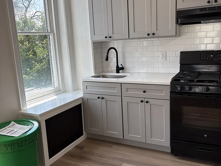 1341 Linden St #2F — Photo 2