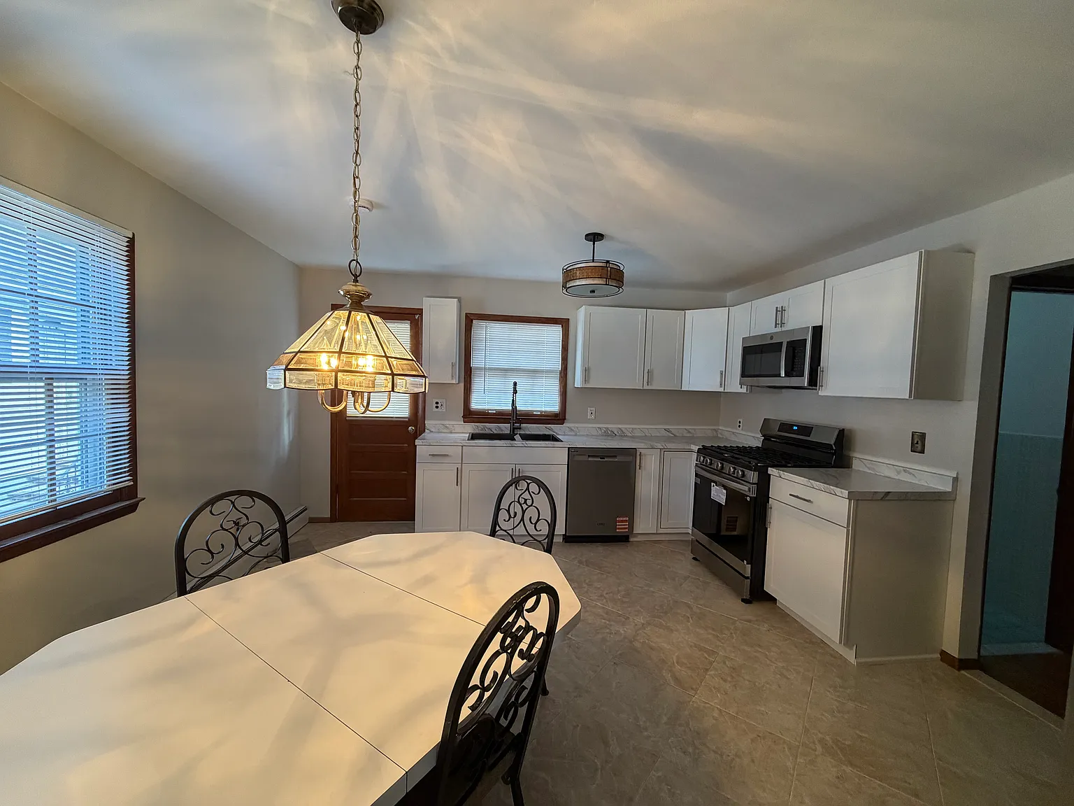 4 bed, 2160 sqft, $5,000 — Photo 4