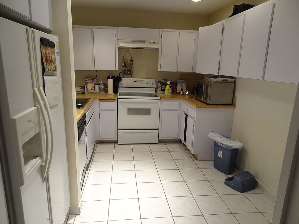 1st image of 201 Crandon Blvd APT 823