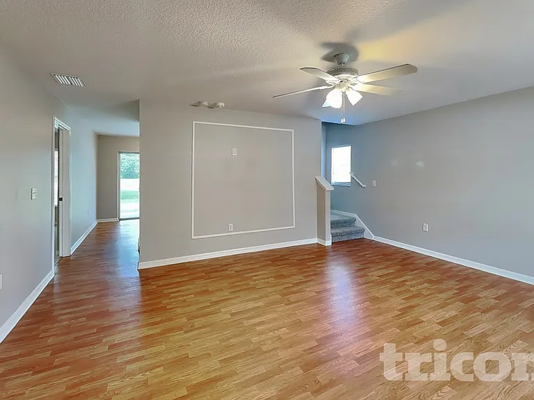 10211 Summerview Cir — Photo 2