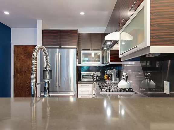 3rd image of 650 Montgomery St #203