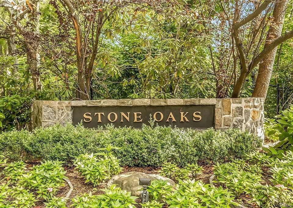1st image of 128 Stone Oaks Dr
