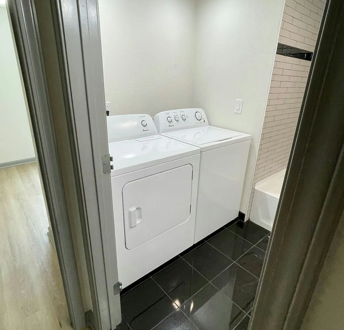 508 S Commercial Ave — Photo 4