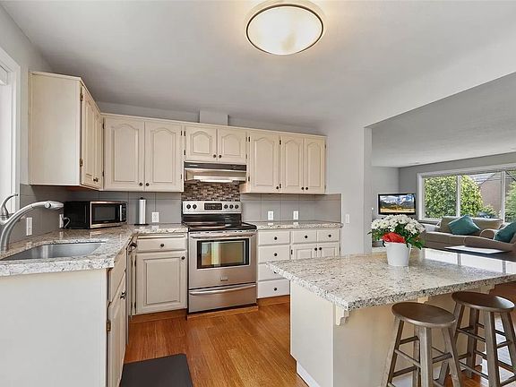 5th image of 6605 188th St SW