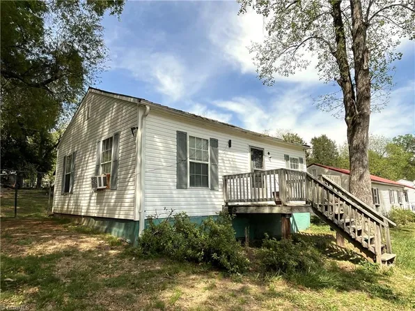 21 Circle Dr, Reidsville, NC 27320