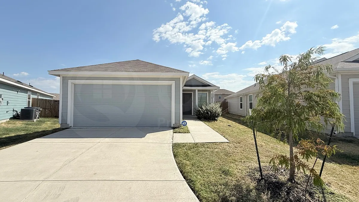 3 bed, 2.0 bath, 1436 sqft, $1,700 — Photo 2