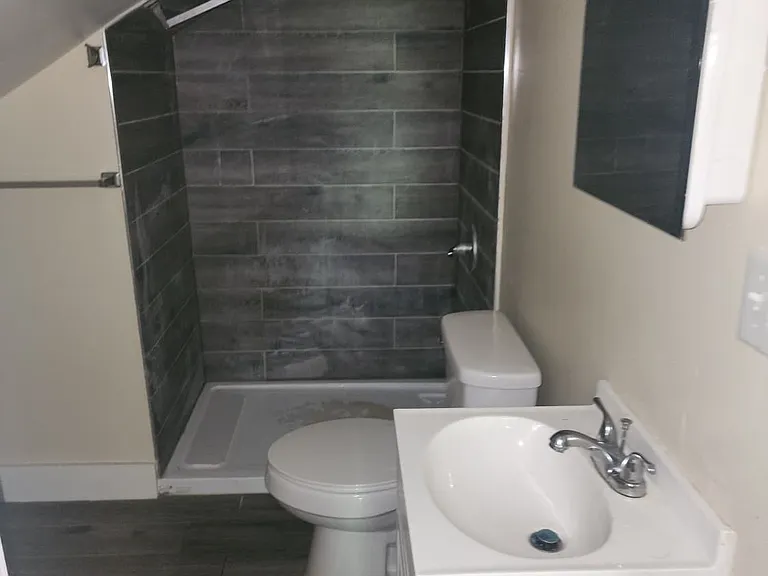 133 Hobart St #B — Photo 17