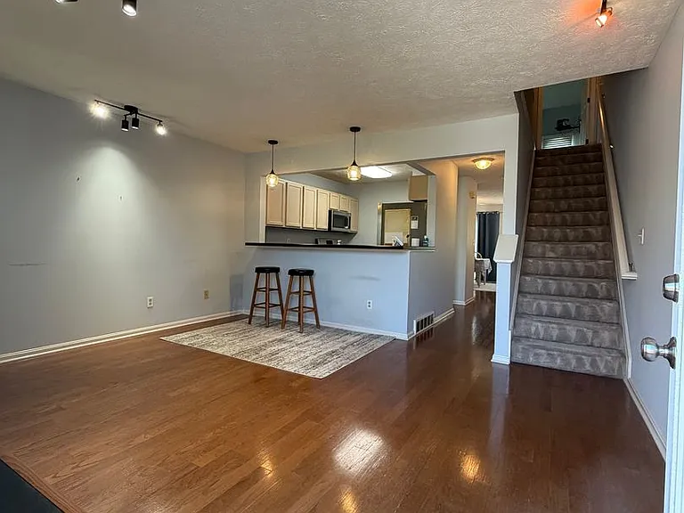 8325 Beacon Pl — Photo 6