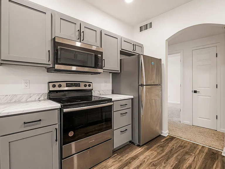 Sterling Oaks Luxury Apartments — Photo 68