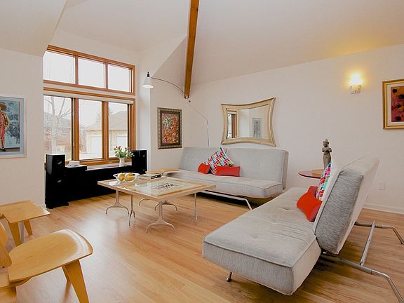 3rd image of 532 Manorwood Ln