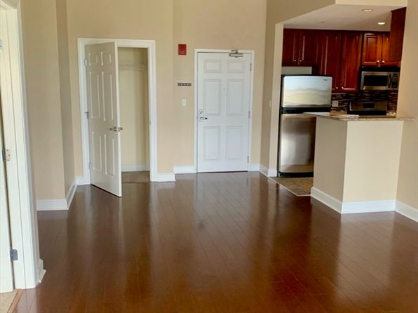 36 Village Rd APT 704