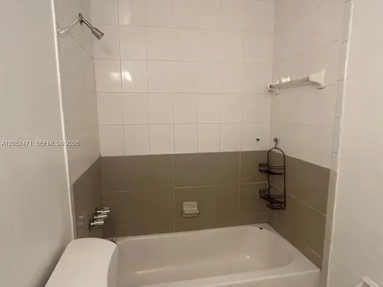 3109 NW 2nd Ter #4156 — Photo 5