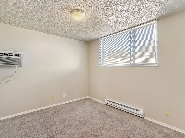Dolphin Apartments: Leasing Specials! Great location in Kennewick — Photo 10