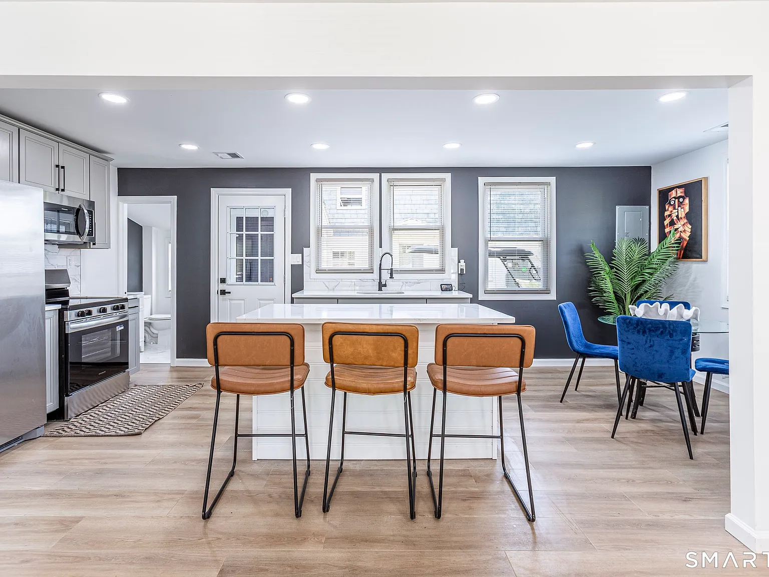 4 bed, 1.5 bath, 1212 sqft, $3,900 — Photo 3