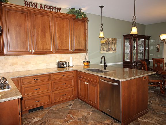 3rd image of 2025 Lincoln Dr