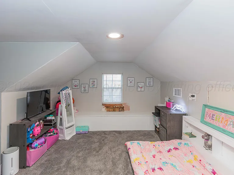 216 W 5th St — Photo 24